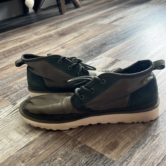UGG Olive Green and Cream Men\'s Ankle Sneakers